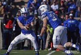 迈阿密马林鱼队总经理伍佩琴因与老板意见不合，于 2023 年底离职